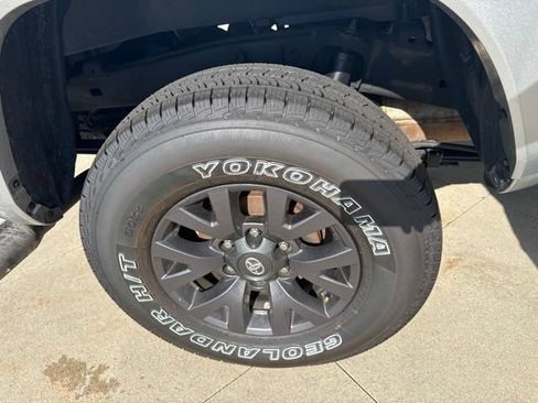 Used 2023 Toyota Tacoma SR5 AWD/4WD image 13