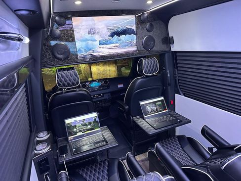 Used 2024 Mercedes-Benz Sprinter 3500 image 25