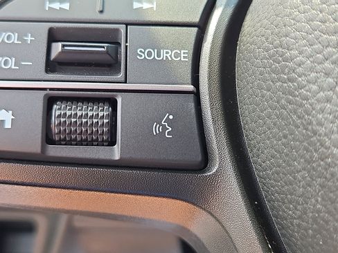 Certified 2025 Honda HR-V LX image 28