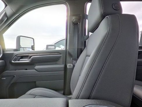 Used 2025 GMC Sierra 2500 SLT image 26