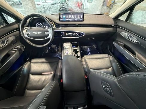 Used 2024 Genesis GV70 2.5T w/ Advanced Package AWD/4WD image 18
