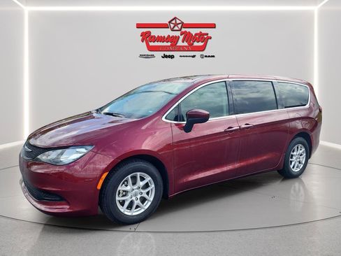 Used 2023 Chrysler Voyager LX FWD image 1
