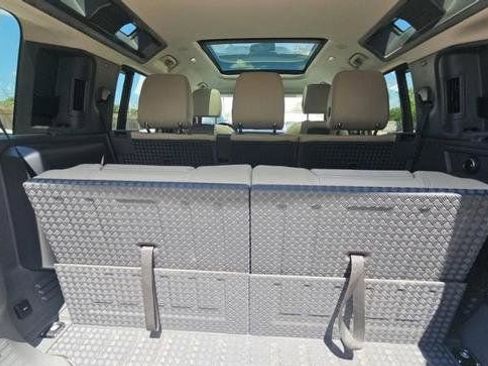 Used 2020 Land Rover Defender 110 SE image 4