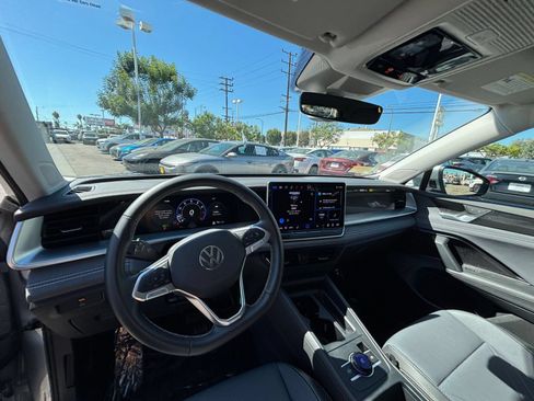 Used 2026 Volkswagen Tiguan SE AWD/4WD image 33