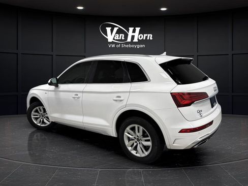 Used 2023 Audi Q5 2.0T Premium w/ Convenience Package image 3