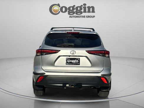 Used 2021 Toyota Highlander XLE image 5