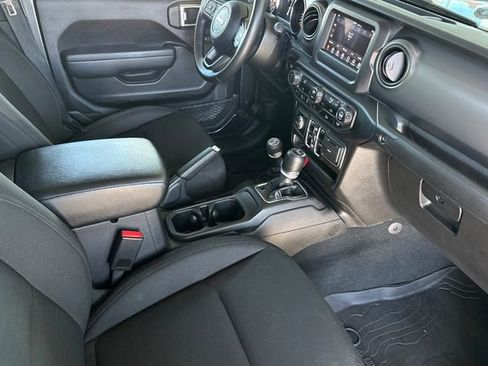 Certified 2022 Jeep Gladiator Sport AWD/4WD image 15