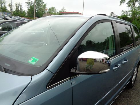 Used 2009 Volkswagen Routan SEL Premium image 11