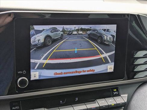 Used 2025 Toyota Camry LE w/ Convenience Package image 9