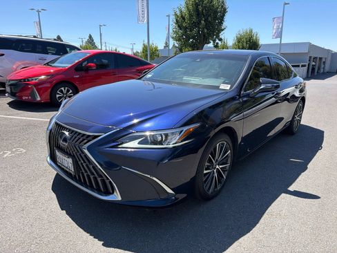Used 2022 Lexus ES 300h w/ Premium Package FWD image 3