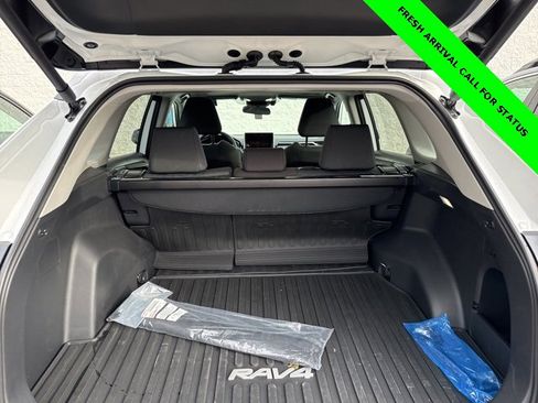 Used 2025 Toyota RAV4 XLE w/ Convenience Package image 9