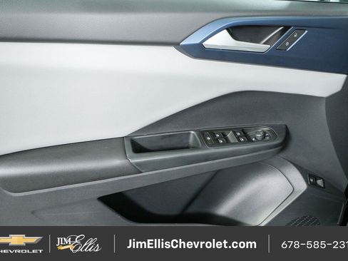 Used 2023 Volkswagen Taos SE FWD image 6