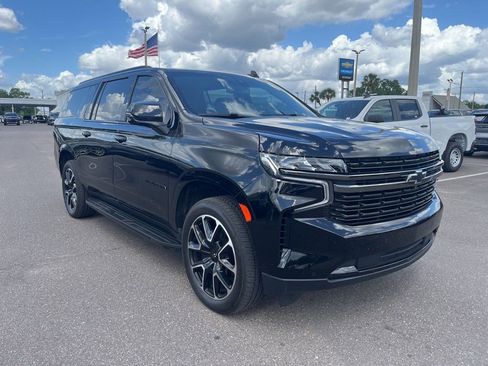 Used 2022 Chevrolet Suburban RST w/ Luxury Package image 7