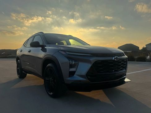 Used 2025 Chevrolet Trax ACTIV w/ Driver Confidence Package image 3