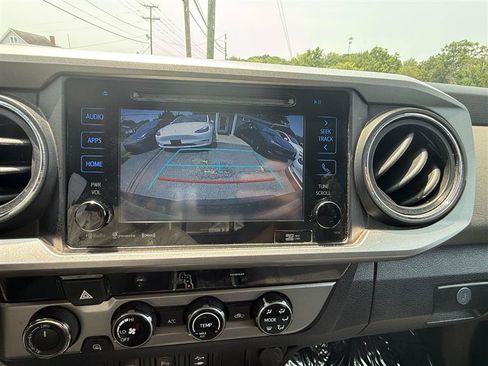 Used 2016 Toyota Tacoma SR5 w/ SR5 Appearance Package (DM) AWD/4WD image 12