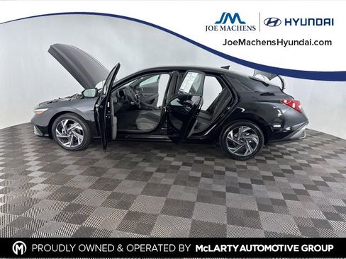 Certified 2025 Hyundai Elantra Sport image 11