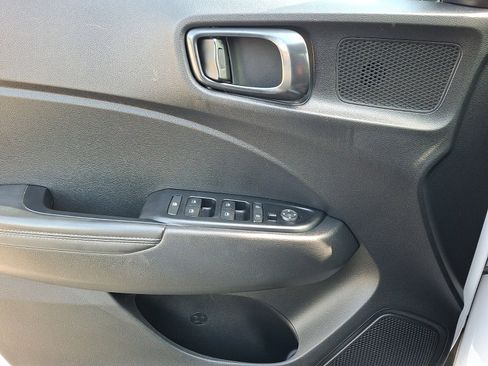 Used 2022 Hyundai Venue Limited w/ Cargo Package FWD image 12