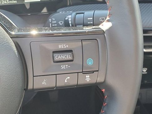 Certified 2025 Nissan Kicks SR image 18