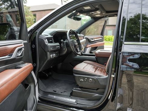 Used 2024 GMC Yukon Denali Ultimate w/ LPO, Floor Liner Package AWD/4WD image 20