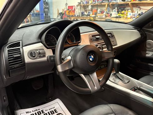 Used 2003 BMW Z4 2.5i image 12