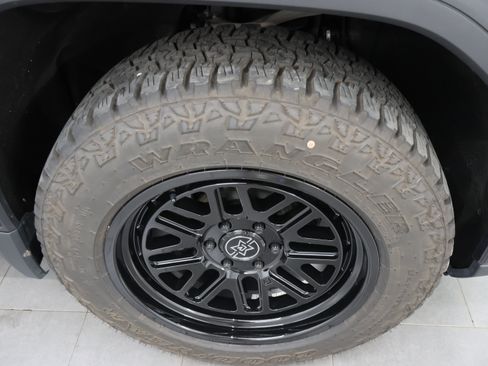 Used 2023 GMC Sierra 1500 Denali AWD/4WD image 3
