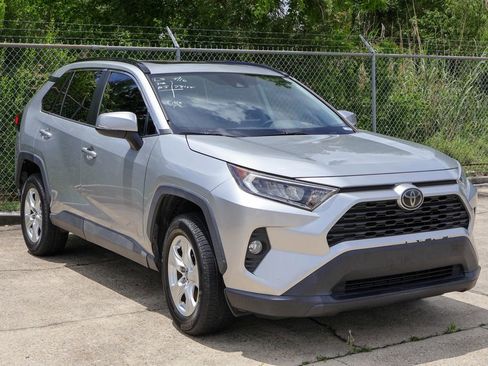 Used 2020 Toyota RAV4 XLE w/ Convenience Package FWD image 1