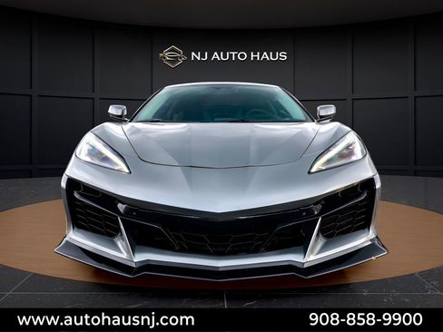 Used 2023 Chevrolet Corvette Stingray Premium Conv w/ Z51 Performance Package RWD image 3