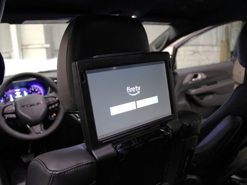 New 2026 Chrysler Pacifica Select image 24