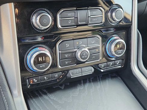 Used 2024 GMC Yukon Denali AWD/4WD image 15