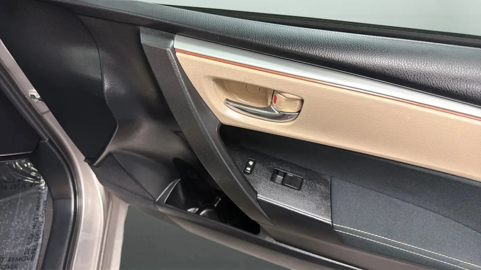 Used 2014 Toyota Corolla LE FWD image 17