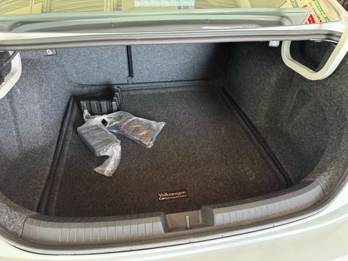 Used 2024 Volkswagen Jetta SE w/ Panoramic Sunroof Package FWD image 9