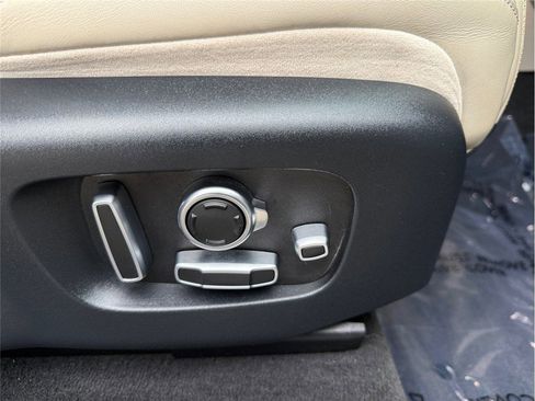 Used 2018 Land Rover Range Rover Velar R-Dynamic HSE image 36