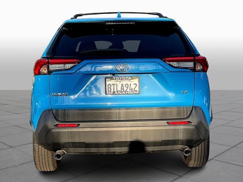 Used 2021 Toyota RAV4 LE image 4