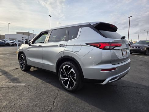 Used 2024 Mitsubishi Outlander 4WD Plug-In Hybrid image 4