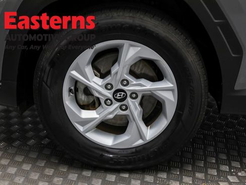 Used 2024 Hyundai Tucson SE image 32