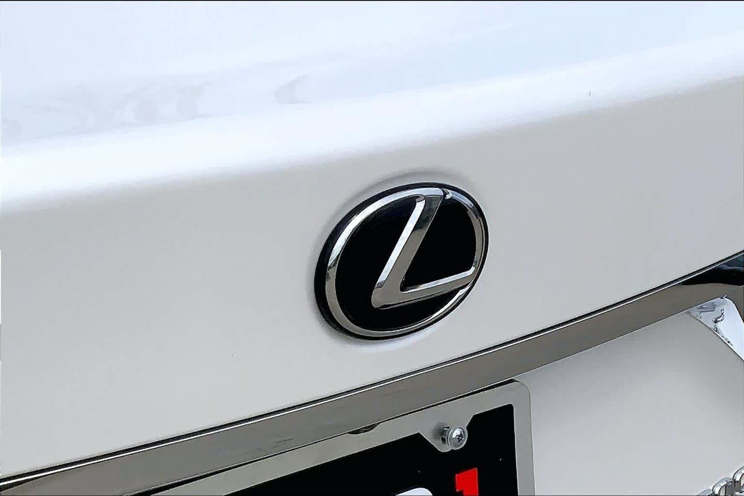 Used 2022 Lexus LS 500 w/ Interior Upgrade Package RWD image 30