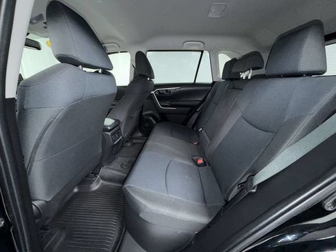 Used 2022 Toyota RAV4 LE AWD/4WD image 13