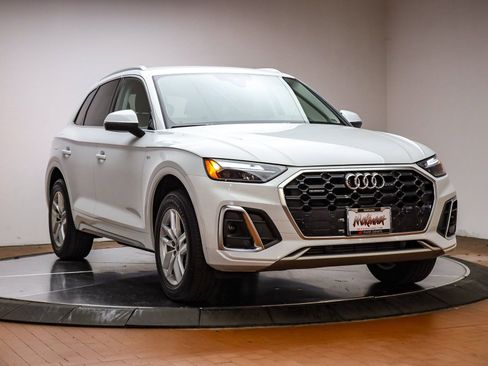 Certified 2023 Audi Q5 2.0T Premium w/ Convenience Package image 3