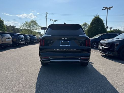 Used 2022 Kia Sorento S w/ Panoramic Sunroof Package FWD image 4