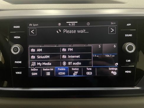 Certified 2022 Volkswagen Taos SE w/ Panoramic Sunroof Package image 19