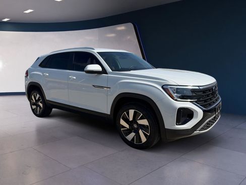 Used 2024 Volkswagen Atlas Cross Sport SE image 7