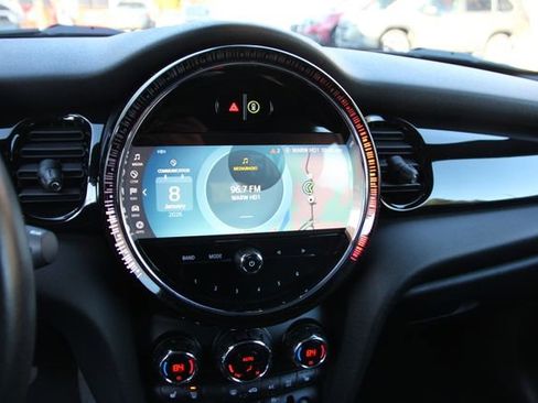 Used 2022 MINI Cooper 2-Door Hardtop w/ Premium Package image 24