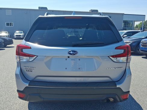 Used 2022 Subaru Forester Premium AWD/4WD image 5