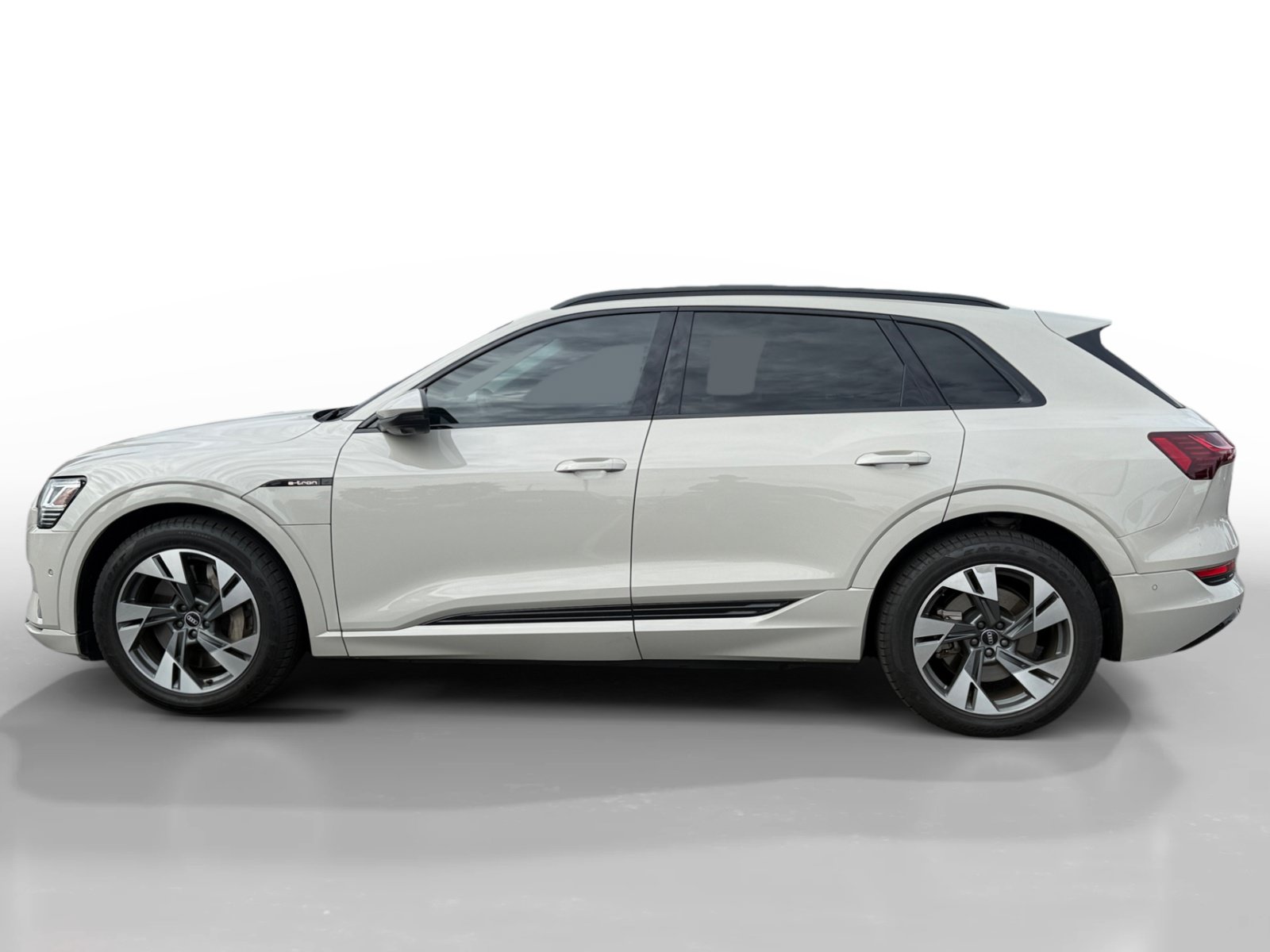 Used 2021 Audi e-tron Premium w/ Convenience Plus Package AWD/4WD image 2