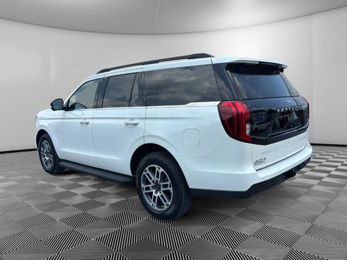 Used 2025 Ford Expedition Active AWD/4WD image 3