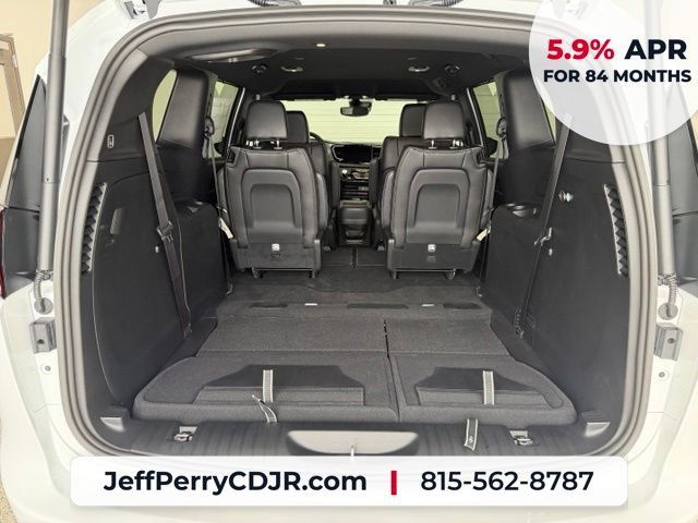 New 2027 Chrysler Pacifica Select AWD/4WD image 31