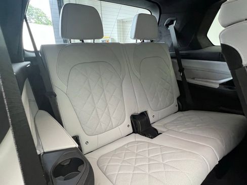 Certified 2024 BMW X7 xDrive40i w/ Premium Package image 9