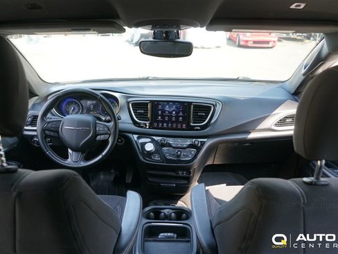 Used 2018 Chrysler Pacifica Touring Plus FWD image 11