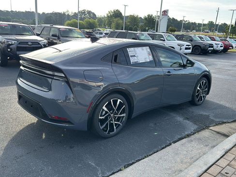 New 2025 Toyota Prius Plug-In Hybrid image 5