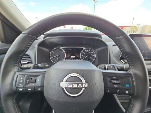 Used 2025 Nissan Rogue SV image 25